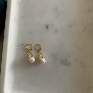 Fresh water pearl earrings by Esfir jewels